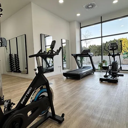Eye - Pool Gym & Parking Free
